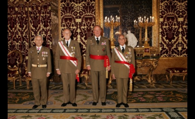El Rey, con los galardonados