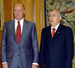 Su Majestad junto al presidente de la Ciudad Autónnoma de Melilla