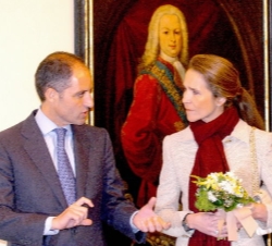 La Infanta Doña Elena conversa con el presidente de la Generalitat valenciana, Francisco Camps