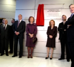 Los Reyes descubren una placa conmemorativa
