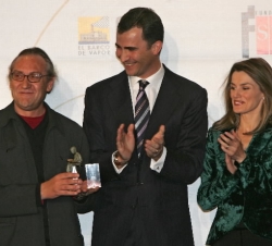 Los Príncipes, acompañados por Ricardo Gómez, galardonado con el Premio "El Barco de Vapor"
