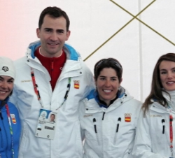 Los Príncipes de Asturias con las esquiadoras españolas Maria José Rienda y Carolina Ruiz Castillo
