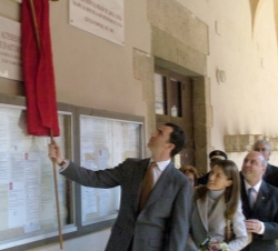 Descubrimiento de una placa conmemorativa de la visita de los Príncipes