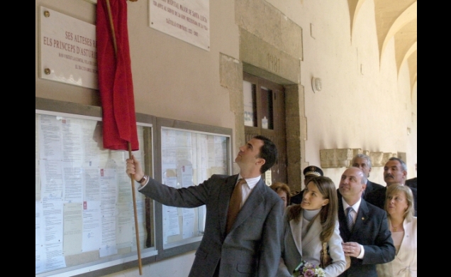 Descubrimiento de una placa conmemorativa de la visita de los Príncipes