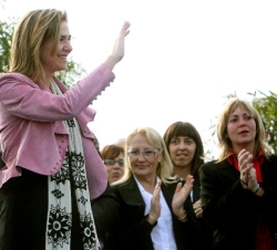 Su Alteza Real la Infanta Doña Cristina saluda a los asistentes