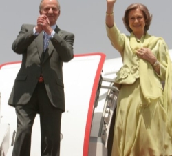 Despedida de Sus Majestades en la Base Aérea de Riad