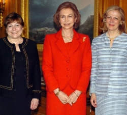 Su Majestad la Reina, con la la Directora Ejecutiva de UNICEF y la  esposa del Secretario General de las Naciones Unidas