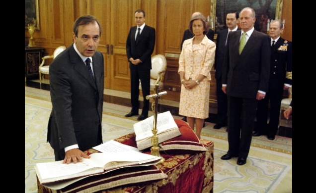 José Antonio Alonso Suárez promete su cargo como nuevo ministro de Defensa ante Sus Majestades los Reyes
