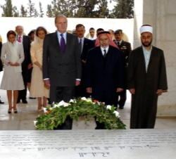Ofrenda floral en el Mausoleo de los anteriores Reyes de Jordania