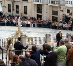 Llegada de los Príncipes a la Plaza de Santa María para visitar la Catedral de Burgos