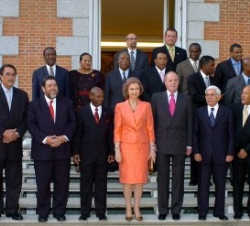Sus Majestades los Reyes con los asistentes a la Cumbre España-Comunidad del Caribe