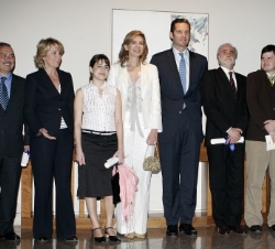 La Infanta Cristina y Don Iñaki Urdangarin con los galardonados