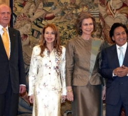 Don Juan Carlos y Doña Sofía, con el Presidente Toledo y su esposa