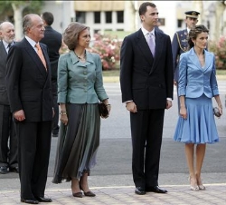 Los Reyes y los Príncipes, a su llegada al Palacio de Capitanía