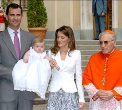 Los Príncipes y su hija a infanta Leonor, con el cardenal arzobispo de Madrid, Antonio María Rouco Varela