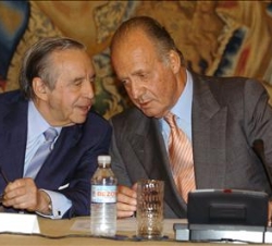 Don Juan Carlos conversa con el presidente de la Fundación Cotec, José Ángel Sánchez Asiaín