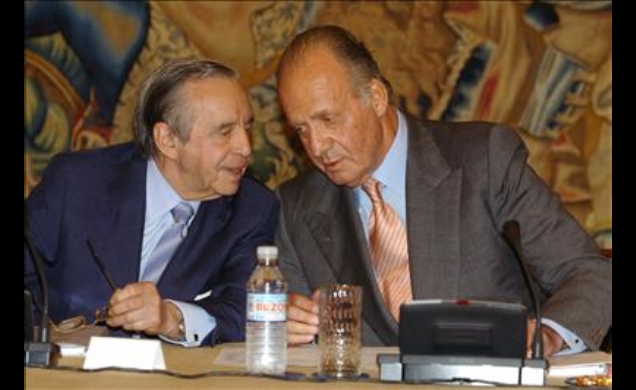 Don Juan Carlos conversa con el presidente de la Fundación Cotec, José Ángel Sánchez Asiaín