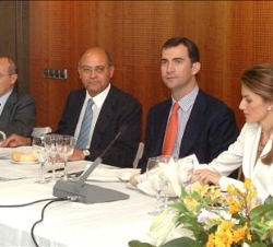 Los Príncipes acompañados por Gerardo Díaz Ferrán, presidente de CEIM, y por José María Cuevas, presidente de la CEOE