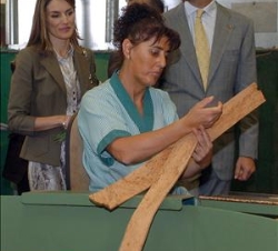 Don Felipe y Doña Letizia, durante su recorrido por las naves