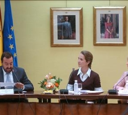 S.A.R. la Infanta Doña Elena, junto al presidente del Comité Paralímpico Español, Miguel Carballeda, y la vicepresidenta de honor de esta institución 