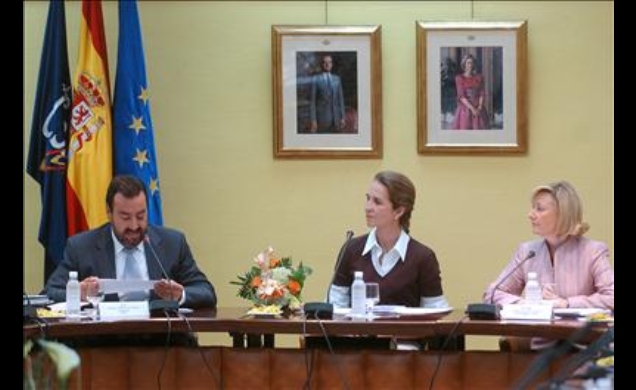 S.A.R. la Infanta Doña Elena, junto al presidente del Comité Paralímpico Español, Miguel Carballeda, y la vicepresidenta de honor de esta institución 