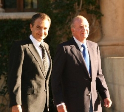 Su Majestad el Rey con el presidente del Gobierno, José Luis Rodríguez Zapatero