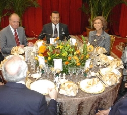 Almuerzo ofrecido por Su Majestad el Rey, Mohamed VI a Sus Majestades los Reyes
Central de Tahaddart. Tánger, 19 de enero de 2005