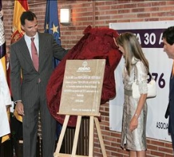 Los Príncipes descubrieron una placa conmemorativa del acto