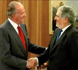 Su Majestad el Rey recibe el saludo del fiscal general del Estado