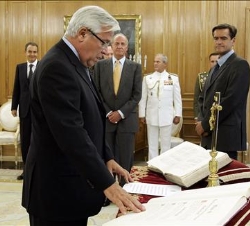 El nuevo ministro de Industria, Turismo y Comercio, Joan Clos, promete su cargo ante Su Majestad el Rey