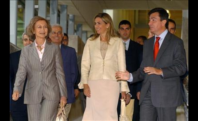 Doña Sofía y Doña Cristina, con el arquitecto Carlos Lamela