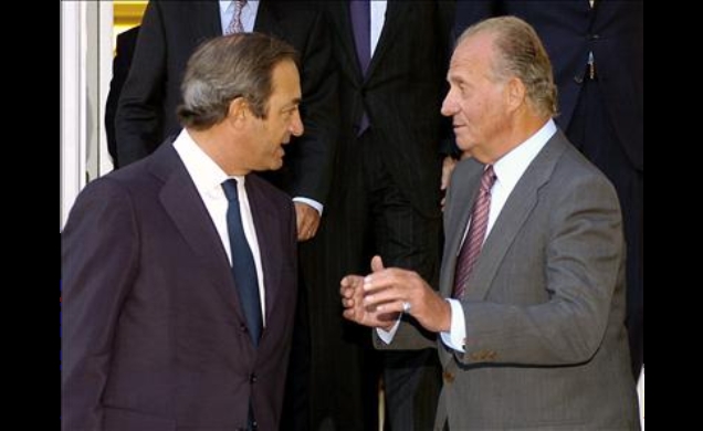 Su Majestad el Rey conversa con Claudio Boada, presidente del Círculo de Empresarios