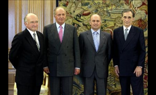 Su Majestad el Rey con los directivos de la Société Générale