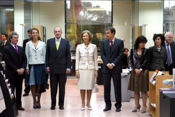 Sus Majestades los Reyes y Su Alteza Real la Infanta Doña Elena durante la inauguración