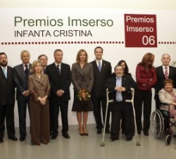Doña Cristina junto a los galardonados