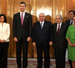 Don Felipe junto a los galardonados