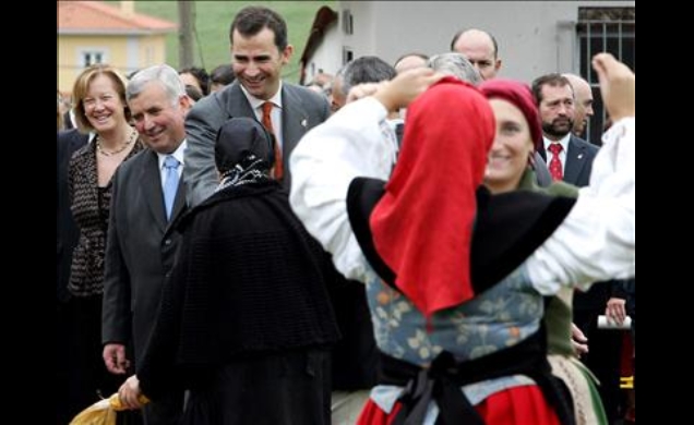 Su Alteza Real el Príncipe de Asturias durante su visita a Sariego