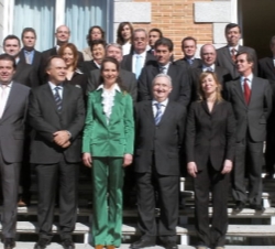 Doña Elena junto al Comité Organizador y colaboradores de la Campaña "Un juguete, una ilusión",
