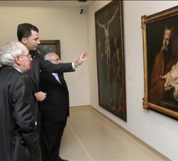 Su Alteza Real el Príncipe de Asturias, durante su visita a la exposición