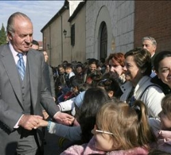 Don Juan Carlos recibe el afecto de los numerosos vallisoletanos que acudieron a recibirle