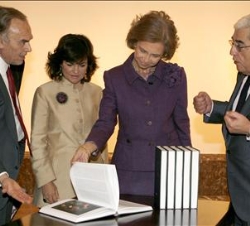 Su Majestad la Reina, junto a la ministra de Cultura, Carmen Calvo, el presidente del Patronato del Prado, Rodrigo Uría y el presidente de la Fundació