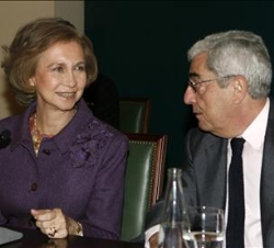 Doña Sofía, junto al presidente del Patronato del Prado, Rodrigo Uría