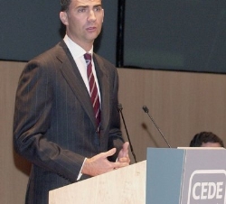 Don Felipe durante su intervención en la clausura del IV Congreso de la Confederación Española de Directivos y Ejecutivos