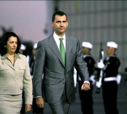 Su Alteza Real, a su llegada a México D.F., con la Subsecretaria de Relaciones Exteriores de México, Lourdes Aranda