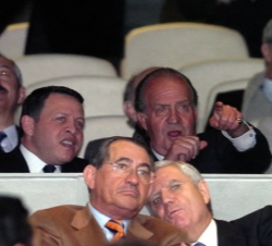 Don Juan Carlos, acompañado de Su Majestad el Rey Abdallah de Jordania.