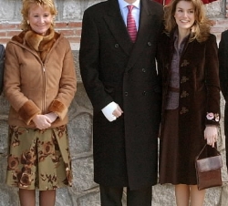Los Príncipes con la presidenta de la Comunidad de Madrid