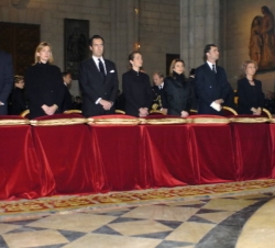 Sus Majestades los Reyes, acompañados por la Familia Real, en la Misa-Funeral por las víctimas de los atentados del 11 de marzo de 2004.