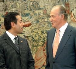 El Rey con el ministro de Economía y Comercio de Qatar