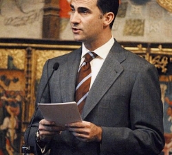 Don Felipe durante sus palabras en el Ayuntamiento de Lleida