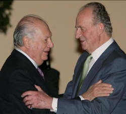 Su Majestad el Rey saluda al ex Presidente chileno, Ricardo Lagos